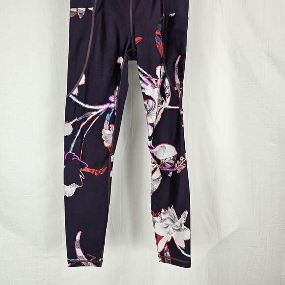 Athleta Salutation Stash Pocket Floral Magnolia Tight Regal Plum Women's Size XS - Picture 3 of 7